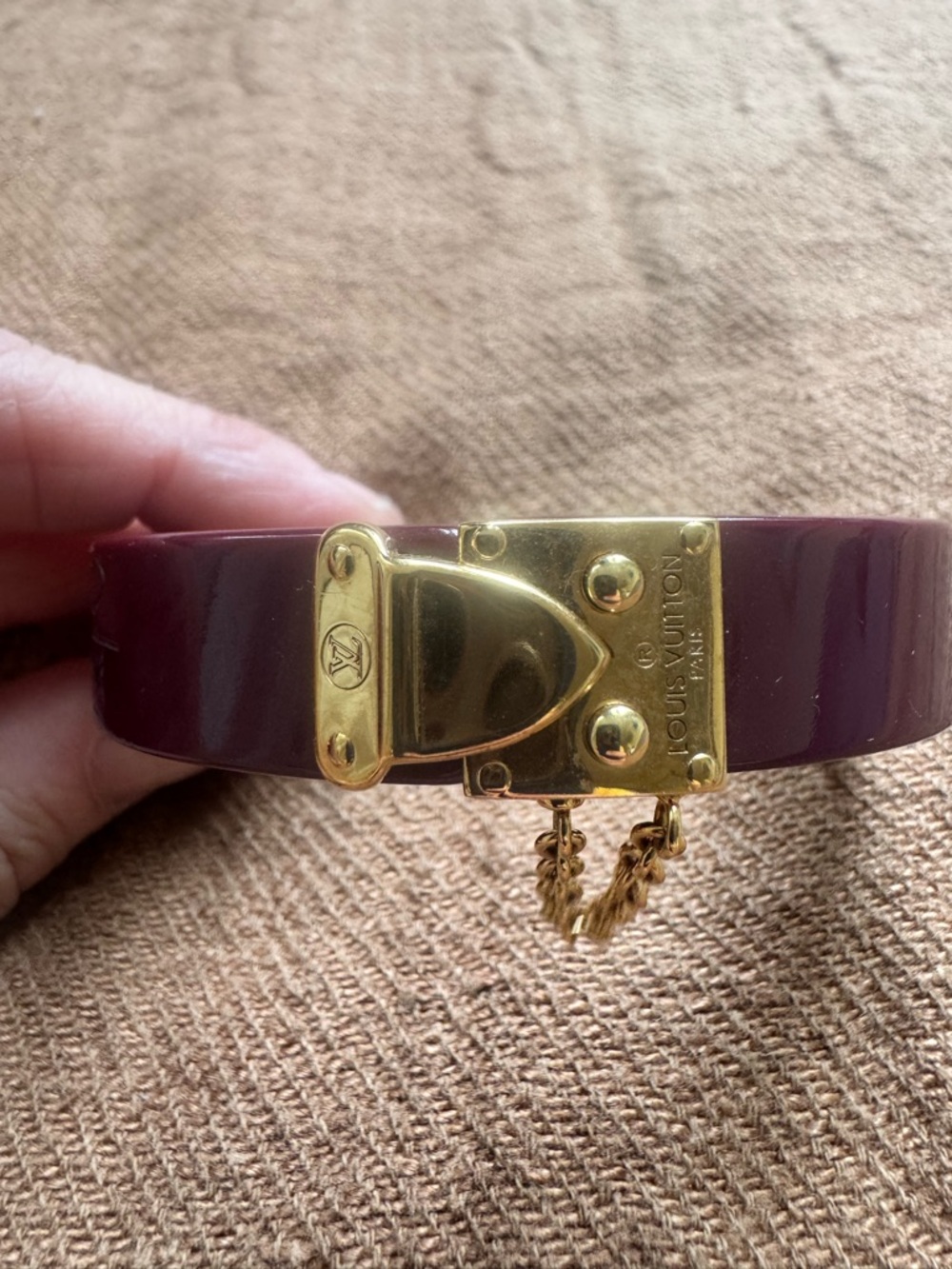 Louis Vuitton Burgundy and Gold Bracelet with Logo Plate - Picture 5 of 7